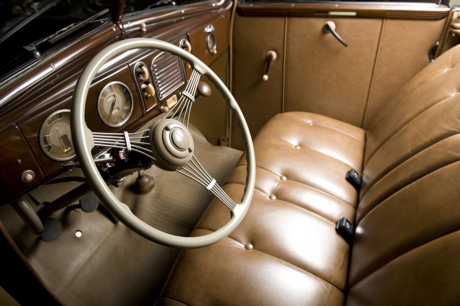  Ford DeLuxe Convertible Sedan 1938 года  (фото 5 из 7)
